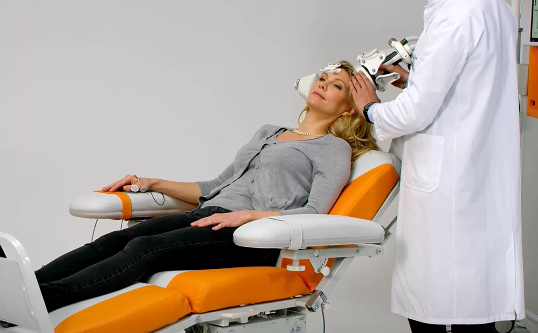 Digiterm Comfort-4 Therapy Chair with special Transcranial Magnetic Stimulation option